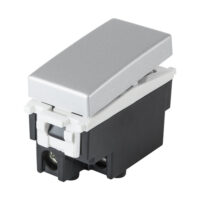 E93101 — Interruptor sencillo color plata serie alpha silver